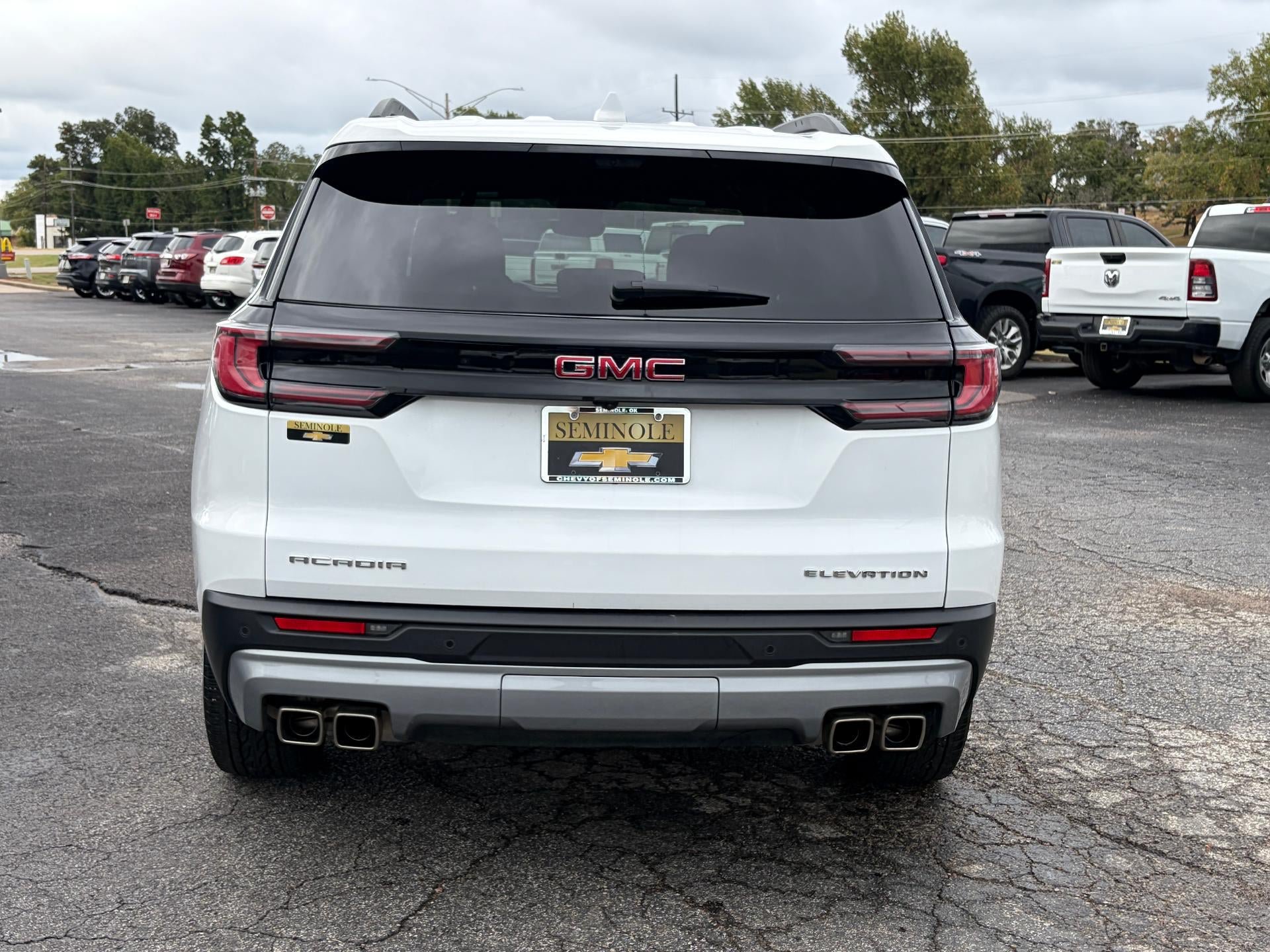 Used 2026 GMC Acadia Elevation w/ Elevation Premium Package FWD image 6