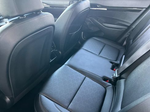 Certified 2025 Kia Seltos EX FWD image 11