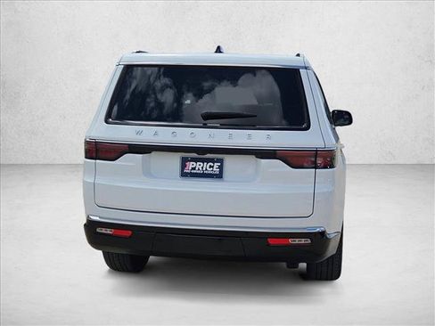 Used 2025 Jeep Wagoneer Series II RWD image 6