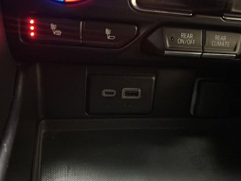 Used 2023 Chevrolet Suburban LT image 25