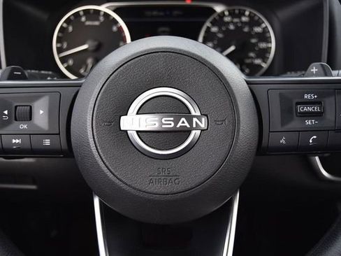 Used 2023 Nissan Rogue S image 17