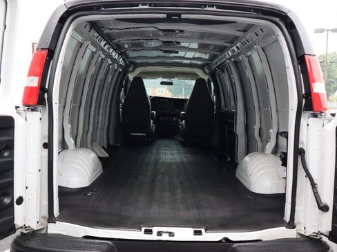 Used 2019 Chevrolet Express 3500 Extended w/ Driver Convenience Package RWD image 5