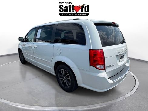 Used 2017 Dodge Grand Caravan SXT FWD image 3