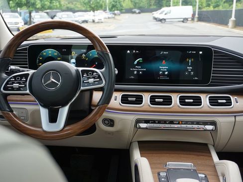 Certified 2023 Mercedes-Benz GLS 450 4MATIC image 18