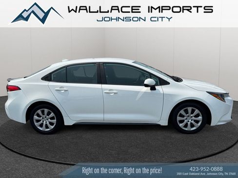 Used 2021 Toyota Corolla LE FWD image 6