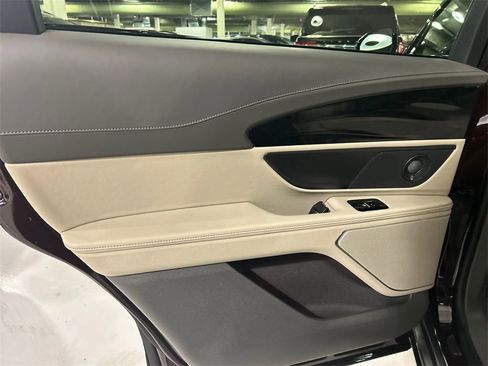 Used 2025 Lincoln Nautilus Reserve image 22