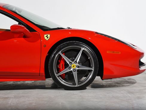 Used 2015 Ferrari 458 Italia Coupe RWD image 30