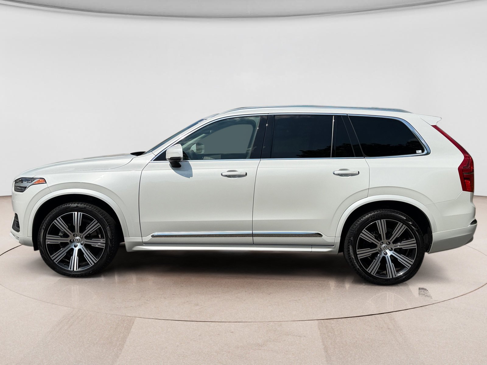 Used 2022 Volvo XC90 T6 Inscription w/ Climate Package AWD/4WD image 2