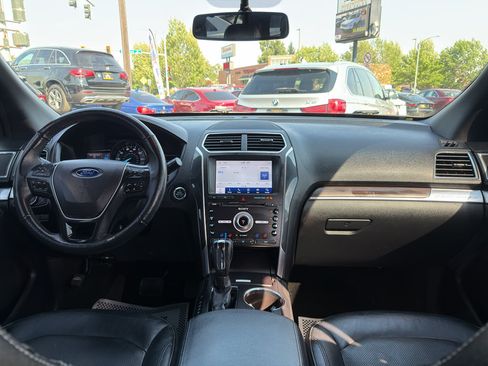 Used 2018 Ford Explorer Limited AWD/4WD image 23