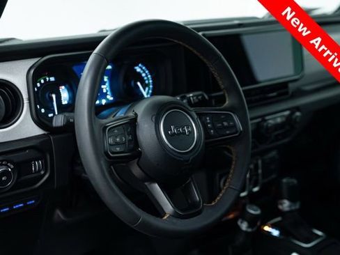 Used 2024 Jeep Wrangler Unlimited image 12