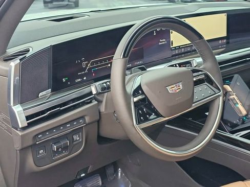 Used 2025 Cadillac Escalade Premium Luxury w/ Touring Package image 20