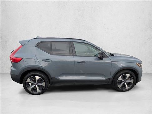 Used 2023 Volvo XC40 B5 Ultimate w/ Protection Package Premier image 4