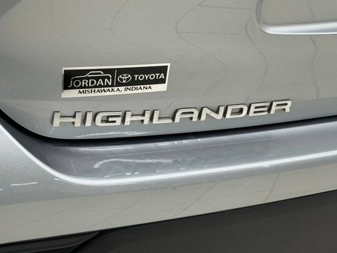 Used 2020 Toyota Highlander LE AWD/4WD image 31