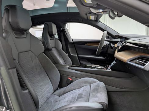 Used 2023 Audi e-tron GT Premium Plus image 24