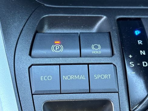Used 2022 Toyota RAV4 LE FWD image 32