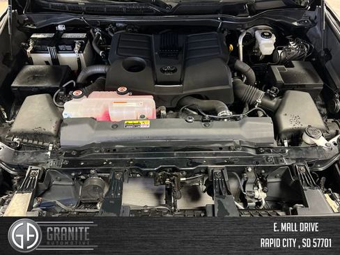Used 2022 Toyota Tundra SR5 w/ Advanced Technology Package AWD/4WD image 21