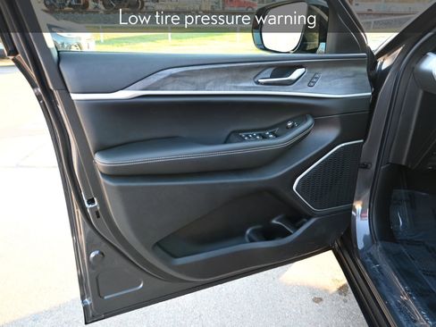 New 2026 Jeep Grand Cherokee Limited image 9