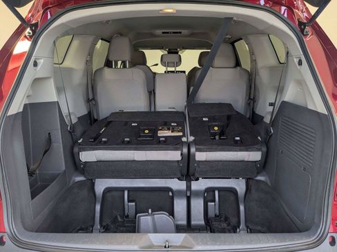 Used 2021 Toyota Sienna LE FWD image 8