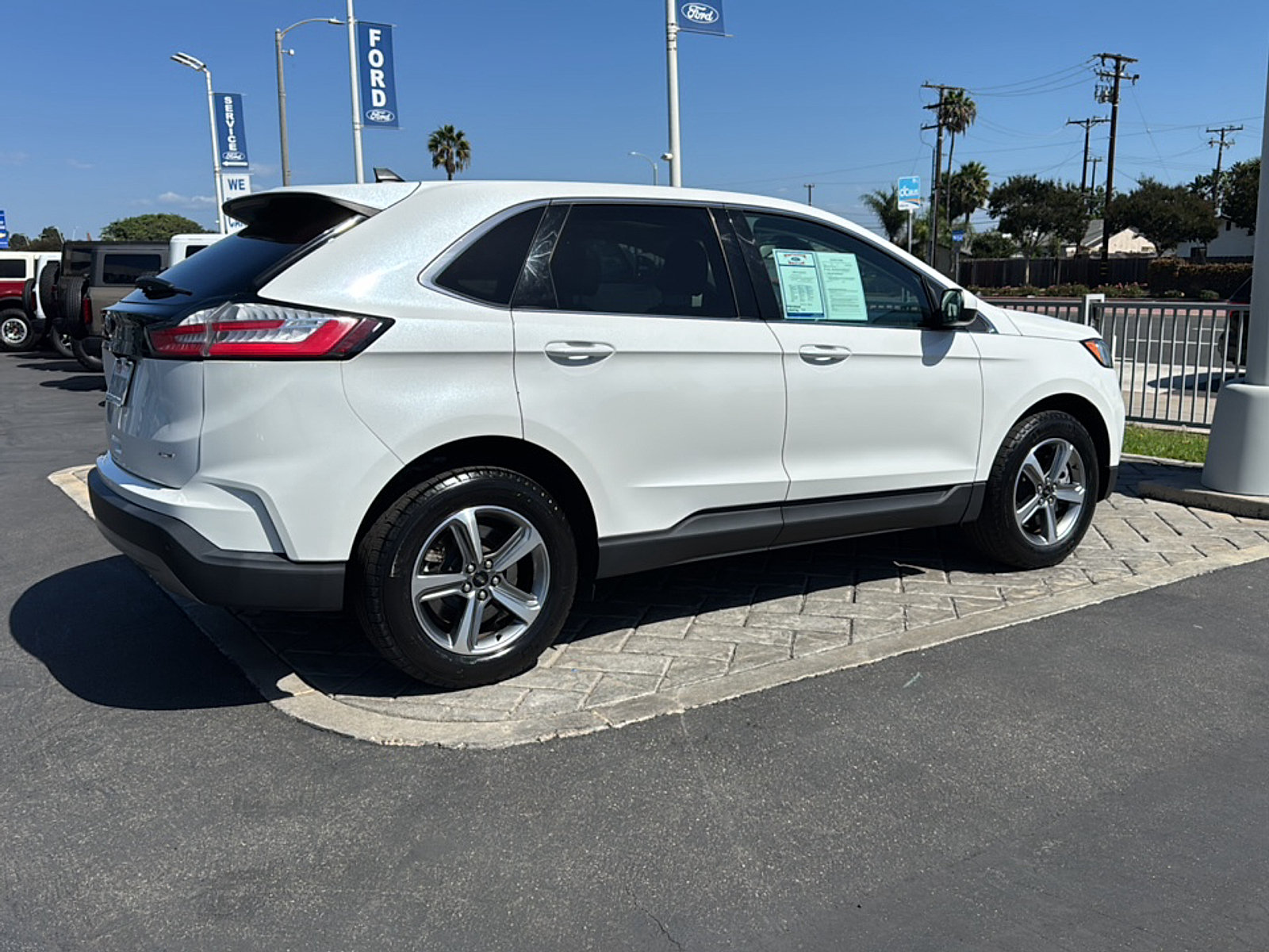Used 2024 Ford Edge SEL w/ Convenience Package AWD/4WD image 2