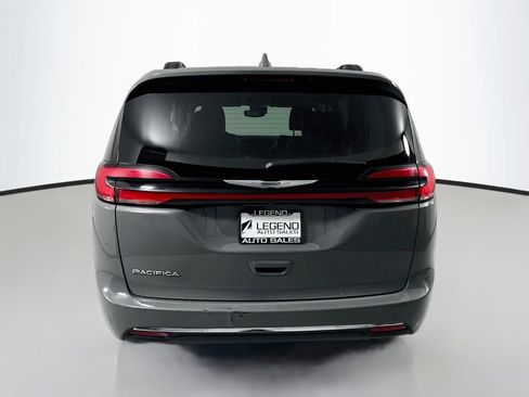 Used 2022 Chrysler Pacifica Touring-L FWD image 6