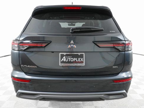 New 2026 Mitsubishi Outlander SEL image 3