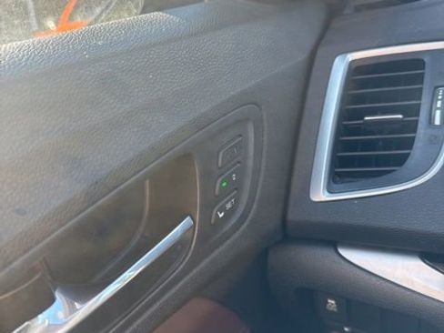 Used 2017 Acura TLX image 43