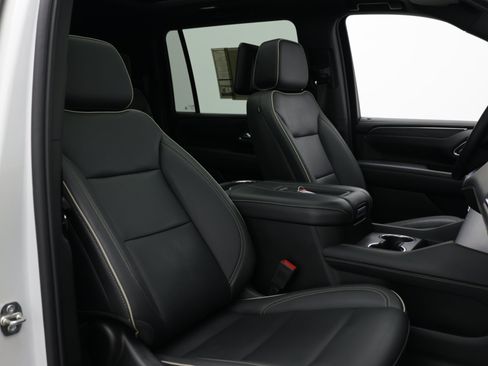 Used 2023 GMC Yukon XL SLT AWD/4WD image 56