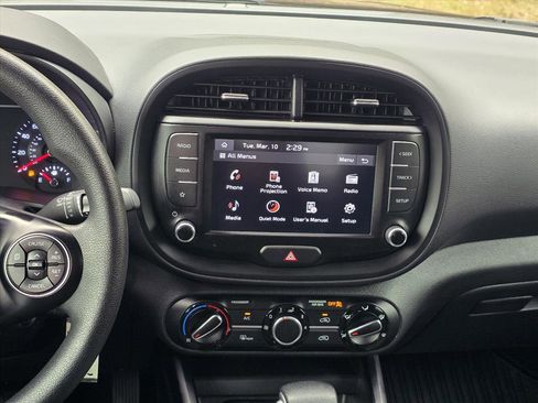 Used 2022 Kia Soul LX image 15