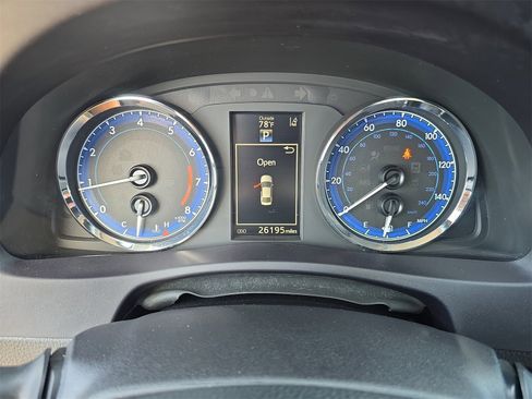 Used 2018 Toyota Corolla SE image 23