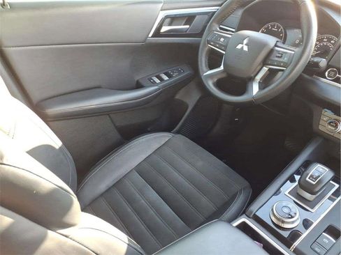 Used 2023 Mitsubishi Outlander SE image 20