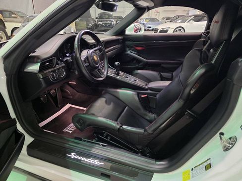 Used 2019 Porsche 911 Speedster RWD image 14