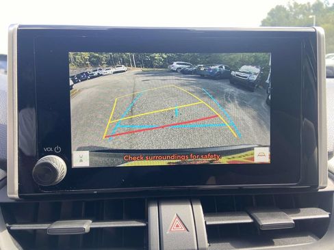 Used 2025 Toyota RAV4 XLE AWD/4WD image 21