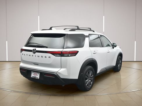 Certified 2025 Nissan Pathfinder SV FWD image 7