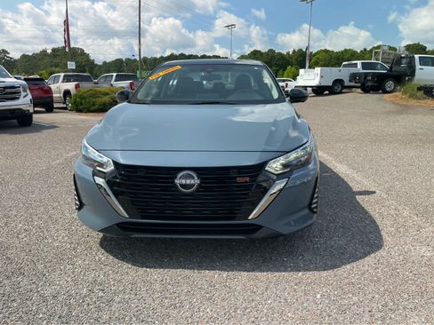 Used 2024 Nissan Sentra SR w/ SR Premium Package FWD image 2