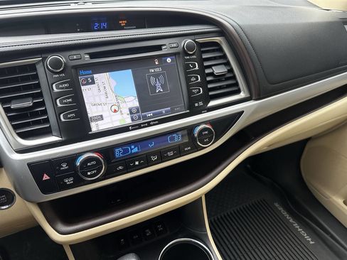 Used 2016 Toyota Highlander XLE AWD/4WD image 14