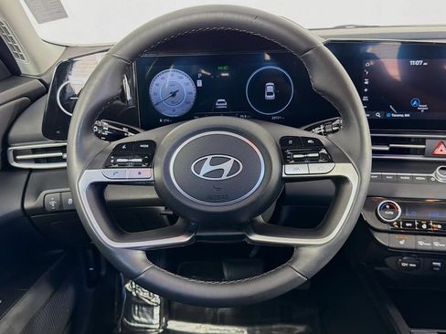 Used 2025 Hyundai Elantra SEL FWD image 14
