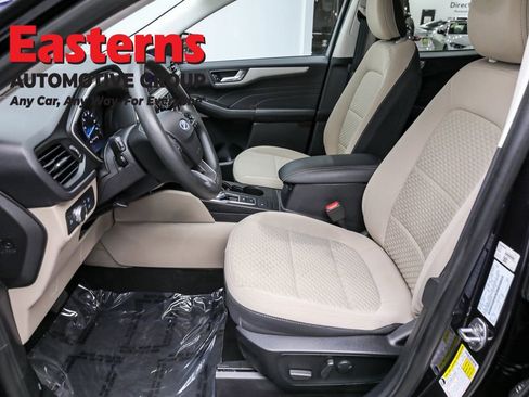 Used 2021 Ford Escape SE image 13