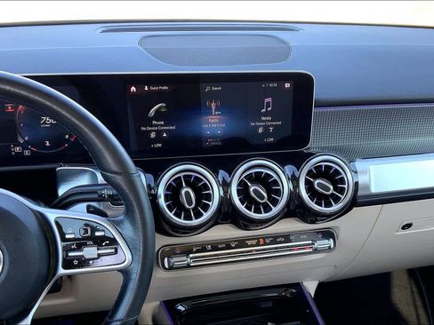 Used 2021 Mercedes-Benz GLB 250 w/ Premium Package image 7