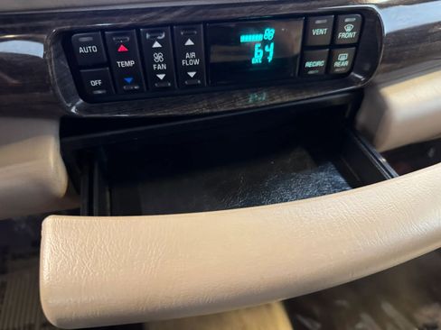 Used 2003 Buick Le Sabre Limited w/ Celebration Edition Package FWD image 19
