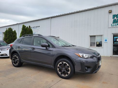 Used 2021 Subaru Crosstrek 2.0i Premium w/ Moonroof Package AWD/4WD image 1