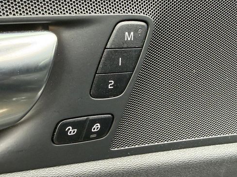 Certified 2025 Volvo XC60 B5 Plus image 16