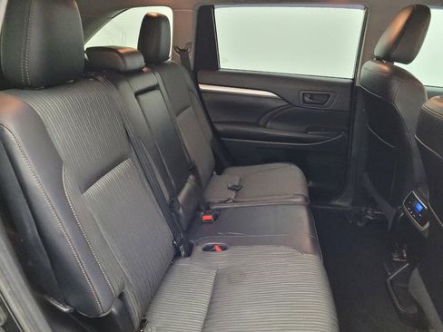 Used 2019 Toyota Highlander LE image 19