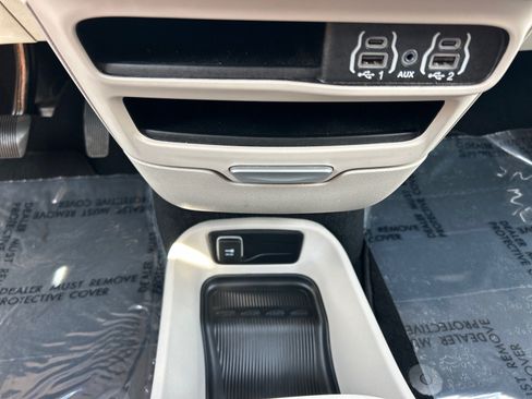 Used 2023 Chrysler Pacifica Touring-L FWD image 30