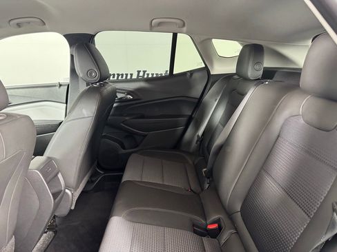 Used 2025 Chevrolet Trax LT FWD image 32
