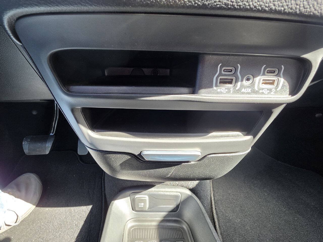 Used 2025 Chrysler Pacifica Select FWD image 19