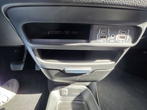 Used 2025 Chrysler Pacifica Select FWD image 19