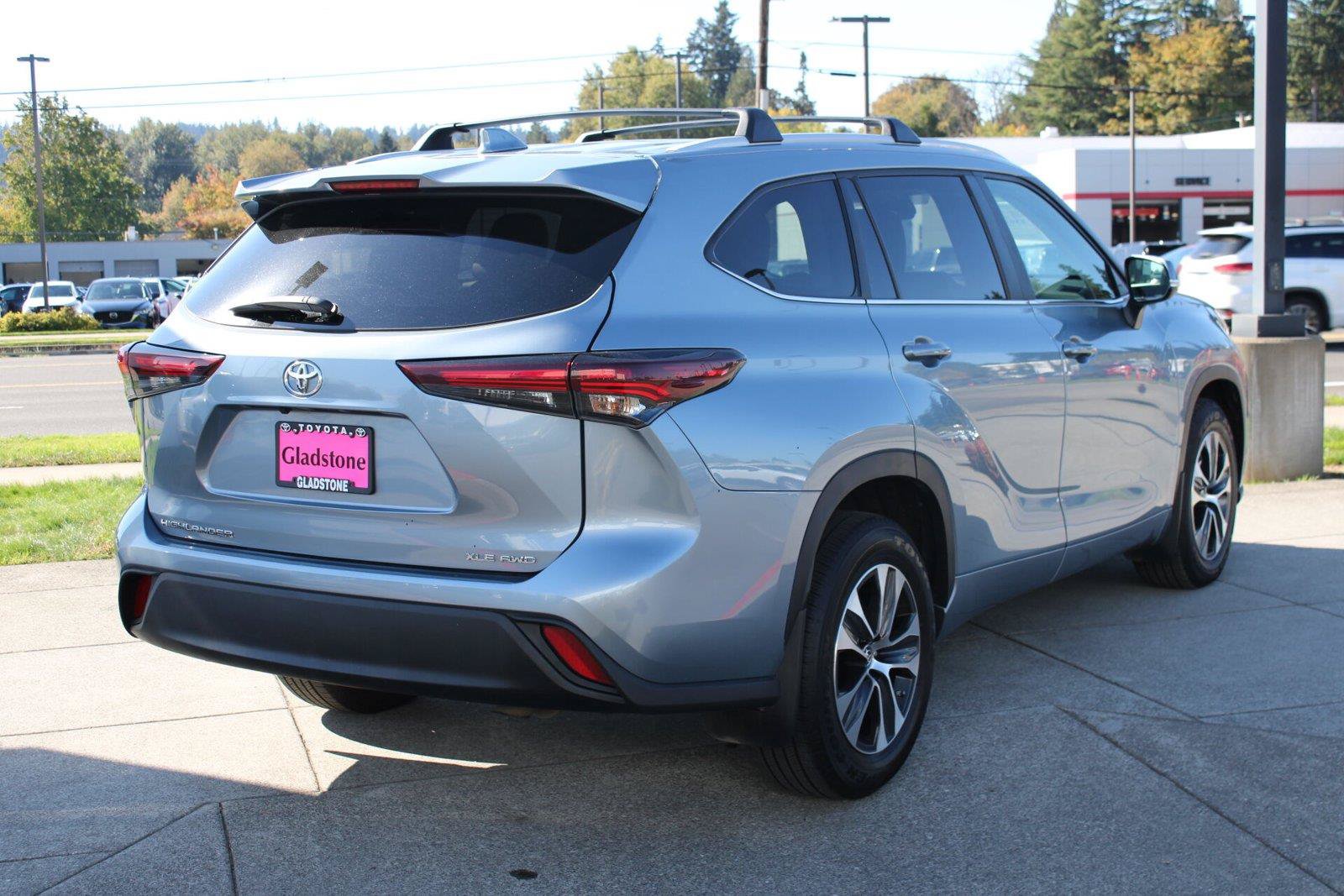 Used 2024 Toyota Highlander XLE AWD/4WD image 5