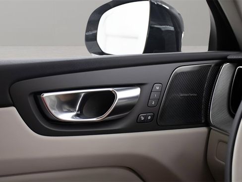 Certified 2024 Volvo XC60 T8 Ultimate w/ Protection Package Premier image 26