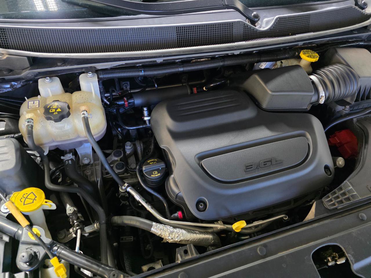 Used 2019 Chrysler Pacifica Limited w/ Advanced Safetytec Group FWD image 47