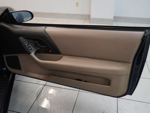 Used 2002 Chevrolet Camaro Z28 w/ Sport Appearance Pkg RWD image 19